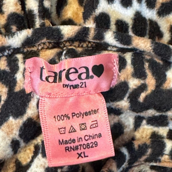 Tarea by Rue 21 Footed Leopard Plush Jumpsuit – Size XL - Picture 3 of 5